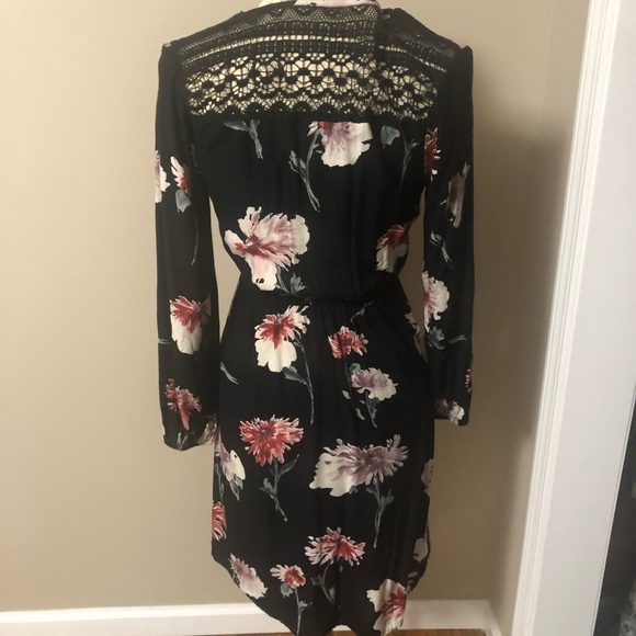 Band of Gypsies Floral Faux Wrap Dress - Picture 3 of 10
